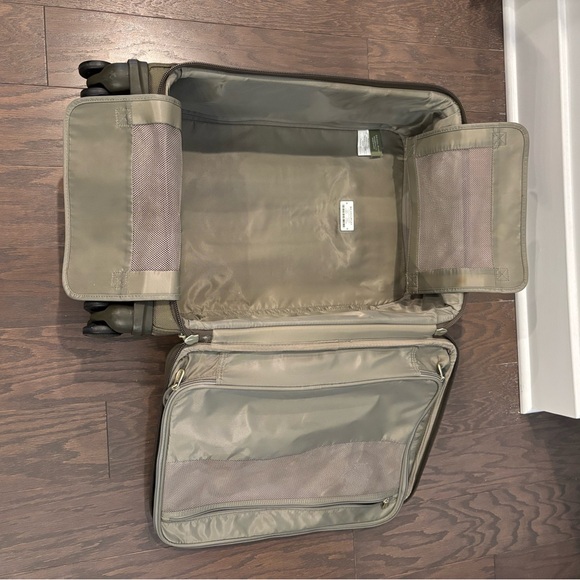 Briggs & Riley # U122SP-7 Baseline Essential 22" Carry-On Spinner Luggage Green - Picture 8 of 11